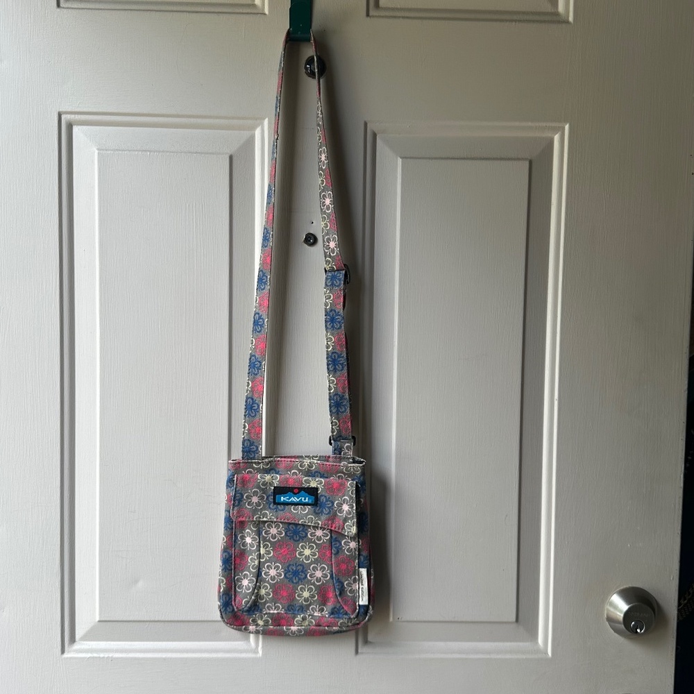 Kavu Canvas Small crossbody. Flower Print. Limited Edition.